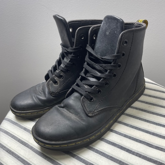 Dr. Martens Air Wair Doc Marten Boots Size 7 Women's - Flat Black Boot - Picture 1 of 9
